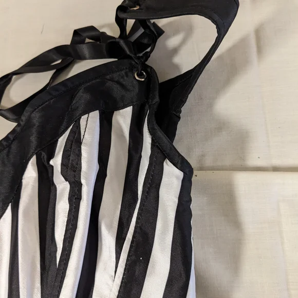 Top Drawer by Daisy Corsets-Black & White Striped Steel Bond Corset Size Medium - Picture 16 of 17